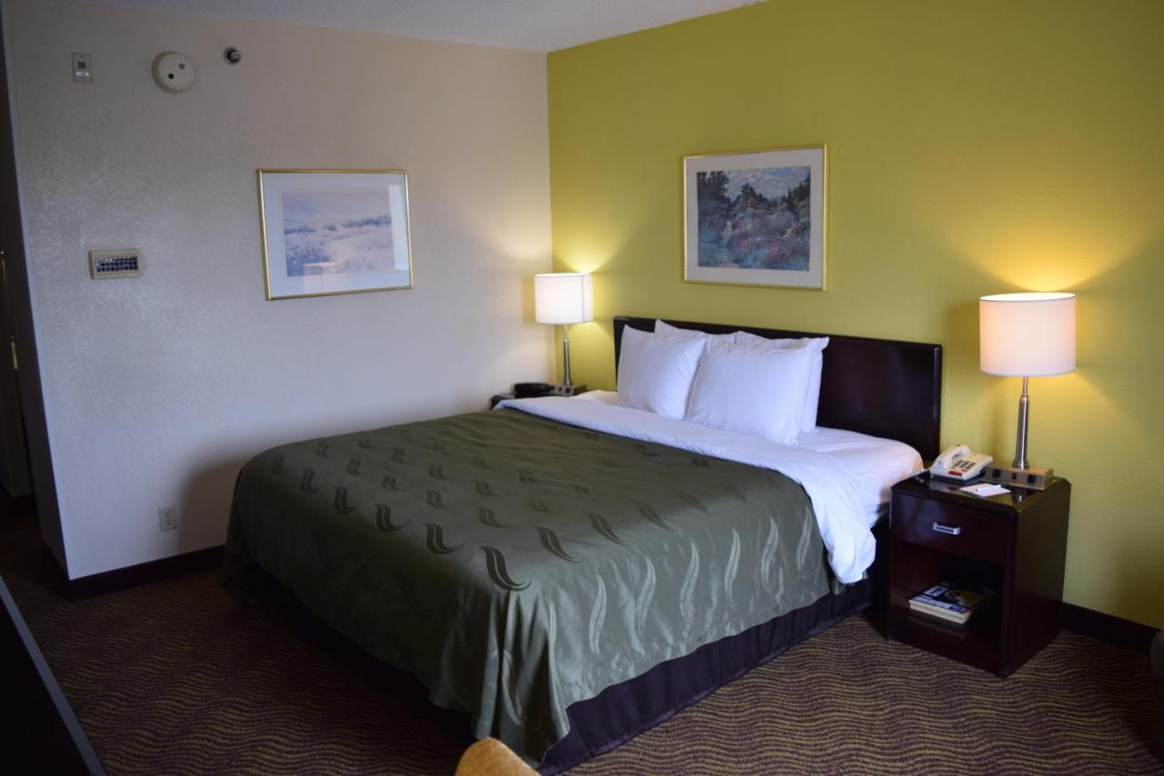 Quality Inn Роки Маунт Екстериор снимка