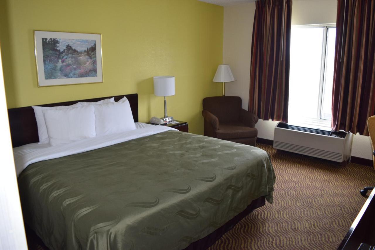 Quality Inn Роки Маунт Екстериор снимка
