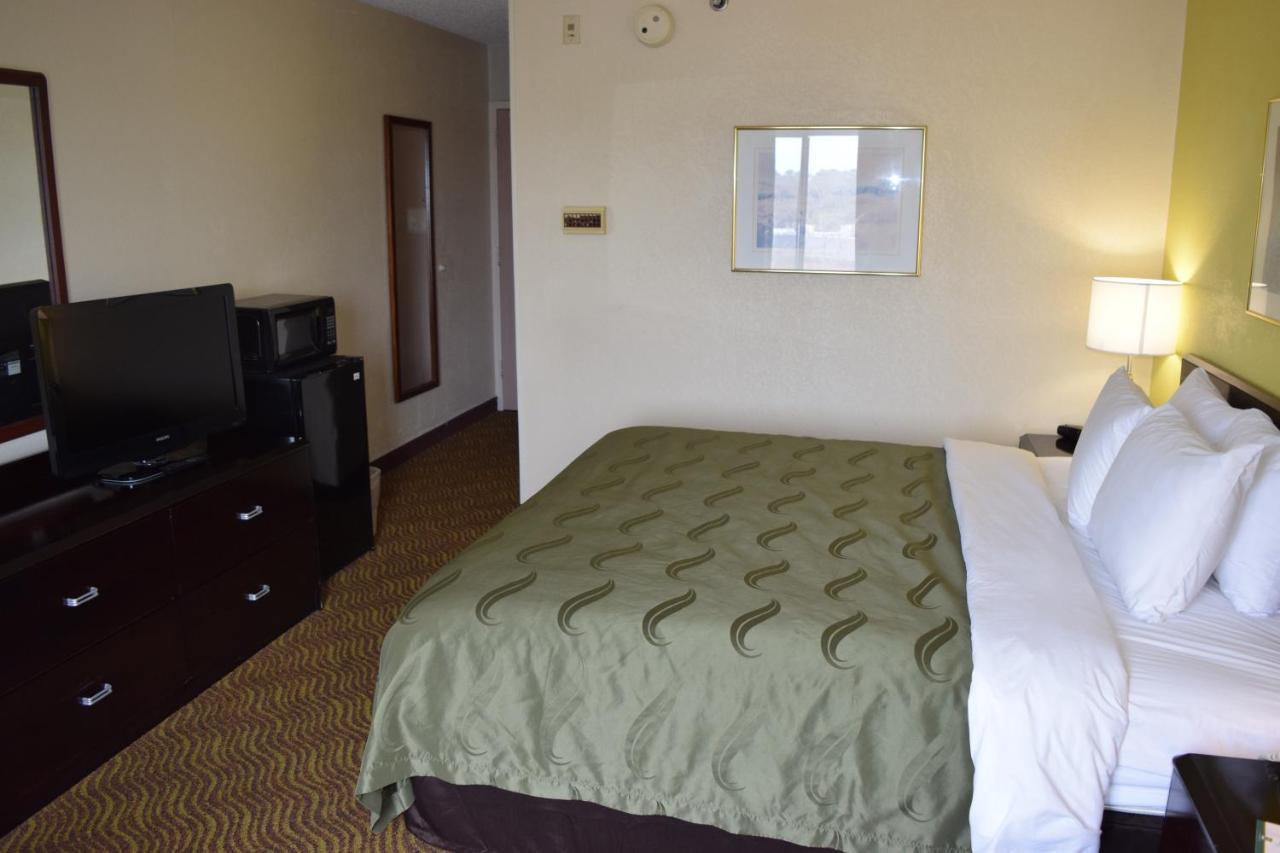 Quality Inn Роки Маунт Екстериор снимка