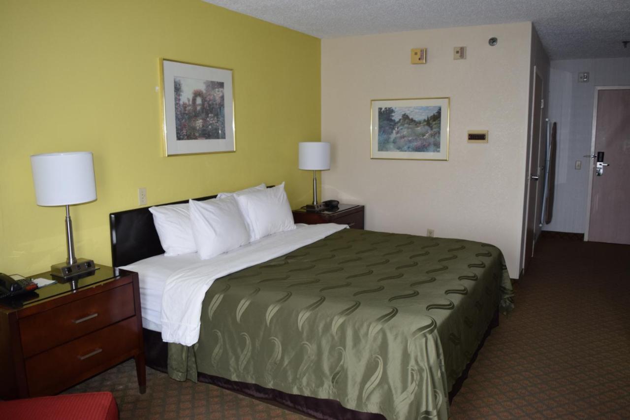 Quality Inn Роки Маунт Екстериор снимка