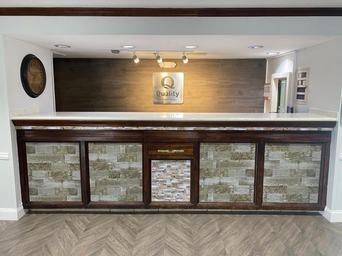 Quality Inn Роки Маунт Екстериор снимка