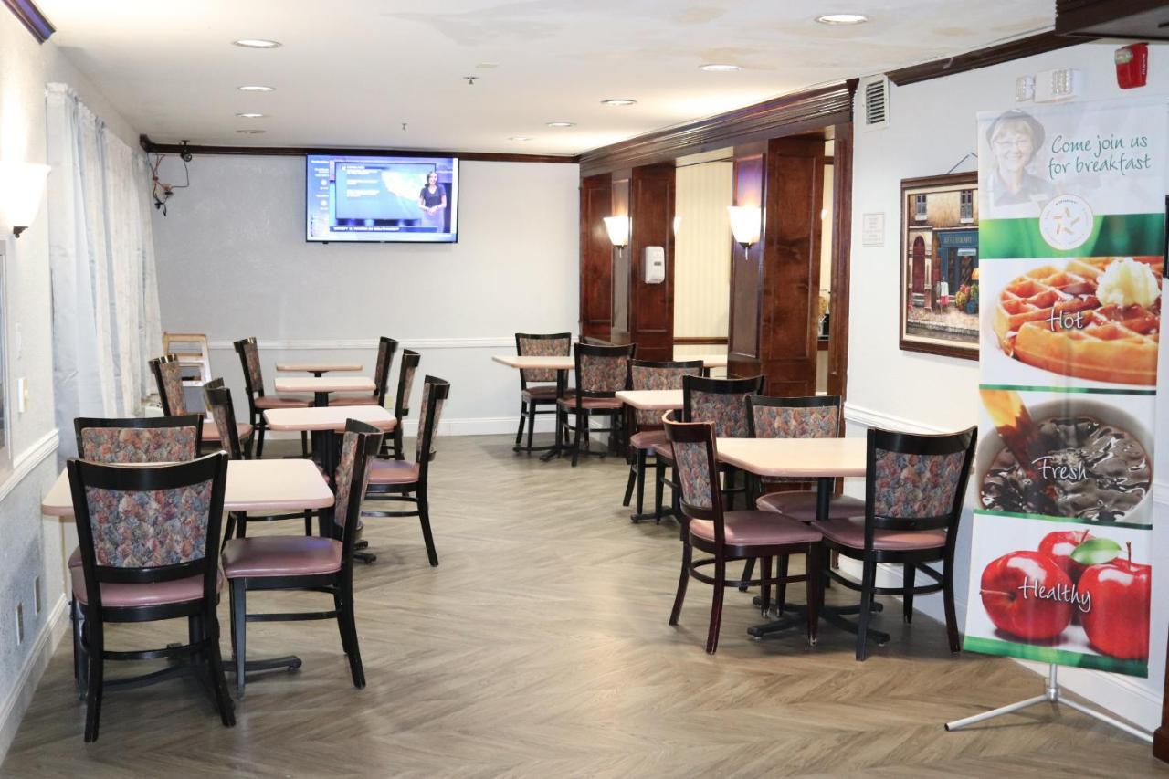 Quality Inn Роки Маунт Екстериор снимка