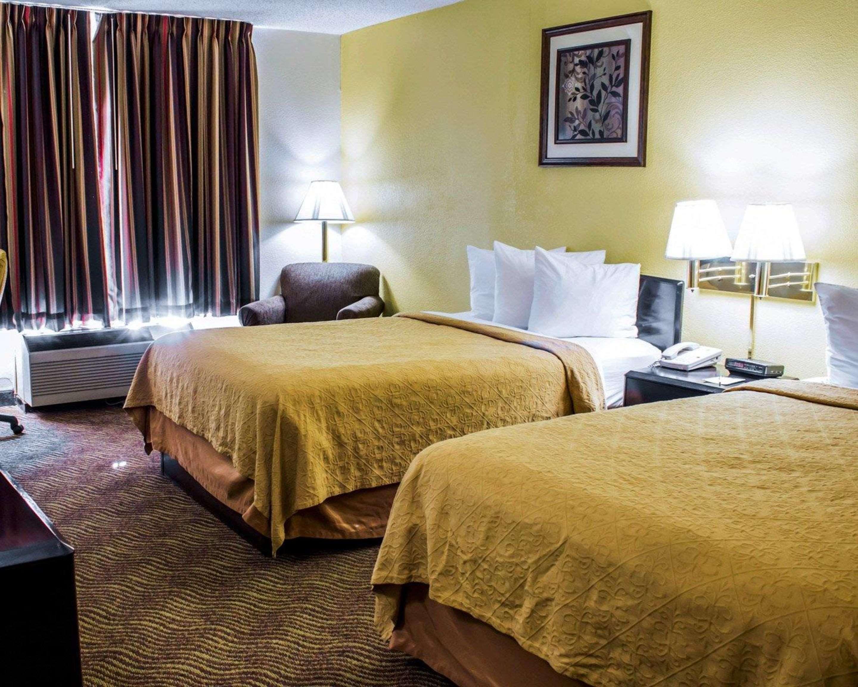 Quality Inn Роки Маунт Екстериор снимка