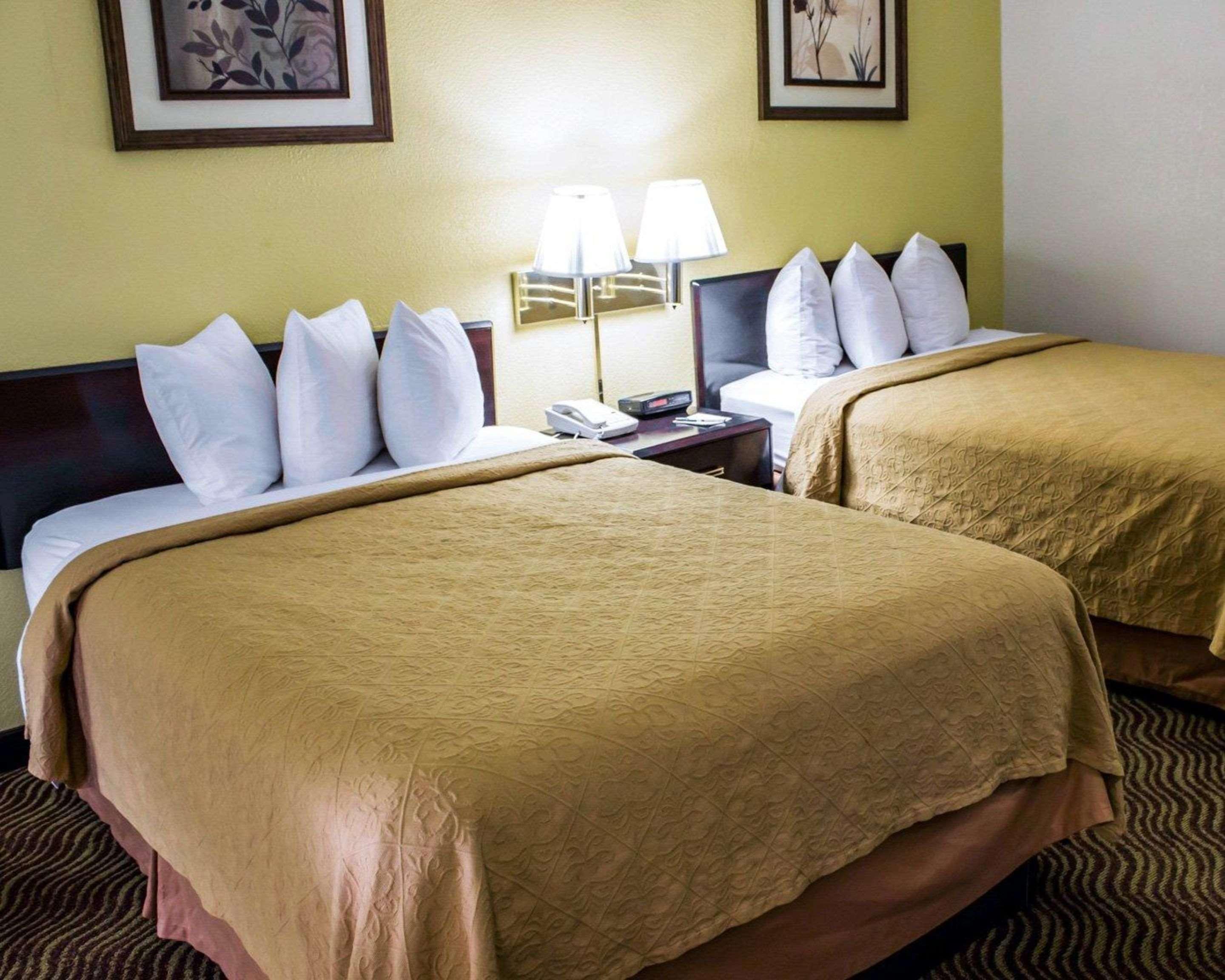 Quality Inn Роки Маунт Екстериор снимка