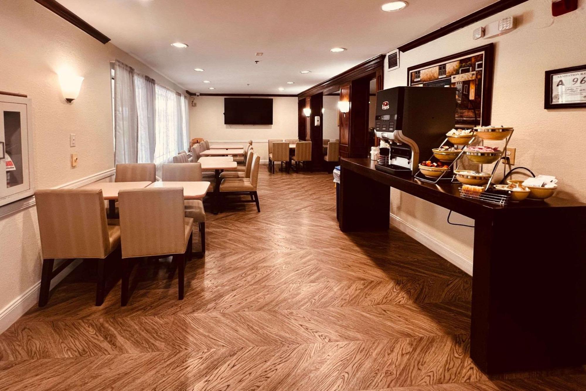Quality Inn Роки Маунт Екстериор снимка