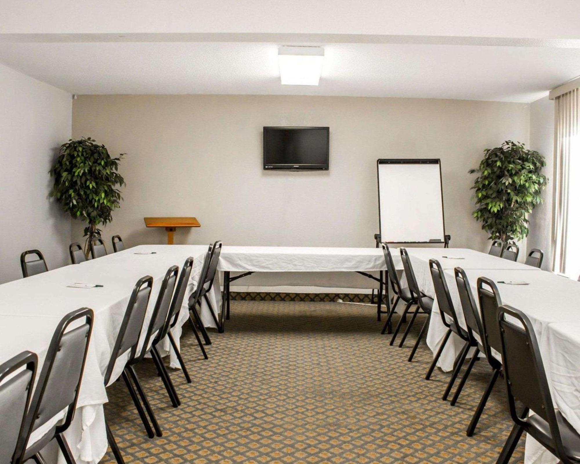 Quality Inn Роки Маунт Екстериор снимка