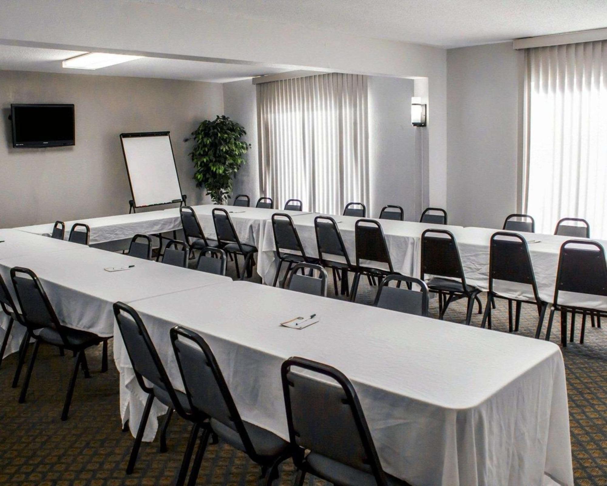 Quality Inn Роки Маунт Екстериор снимка