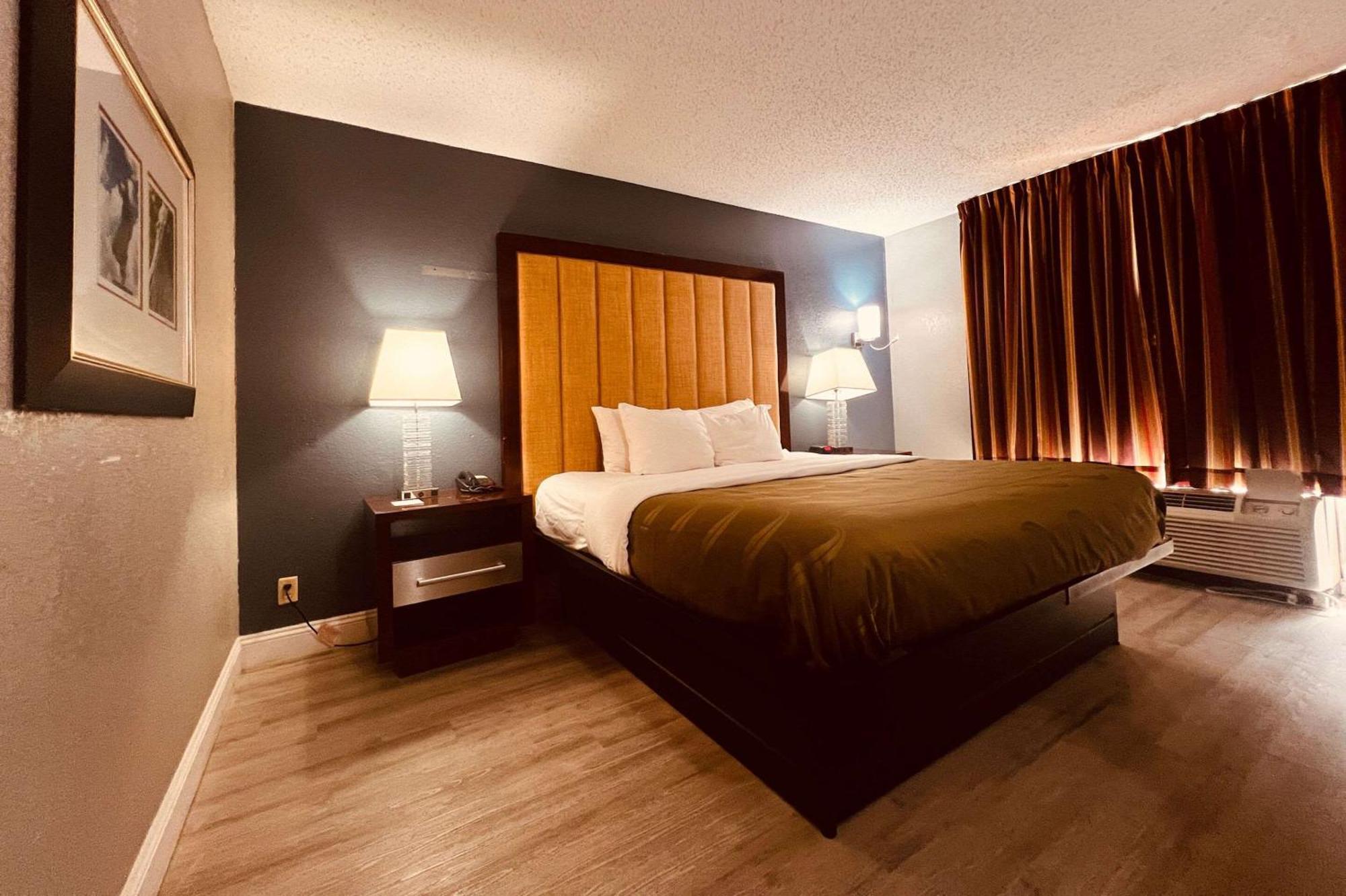 Quality Inn Роки Маунт Екстериор снимка