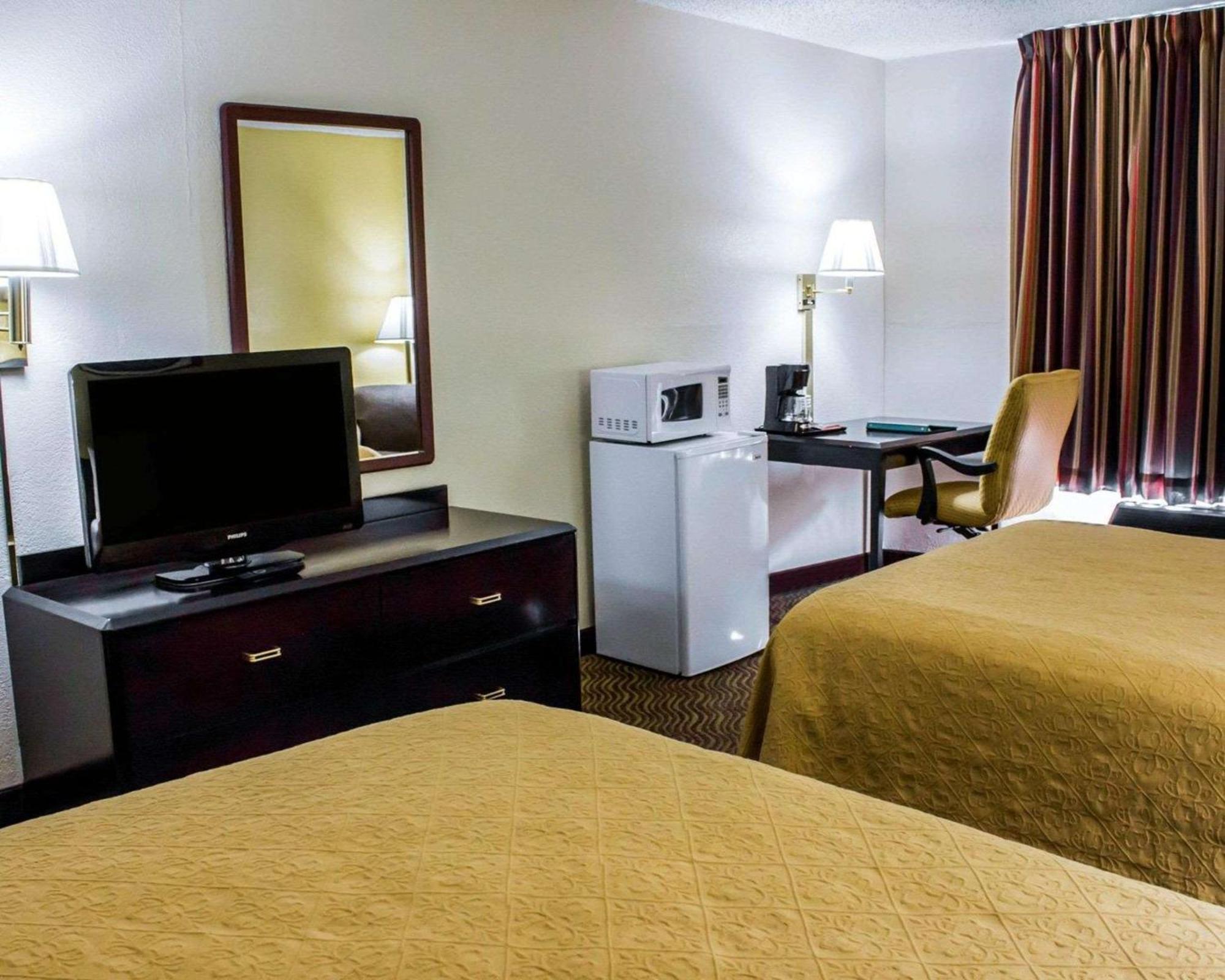 Quality Inn Роки Маунт Екстериор снимка