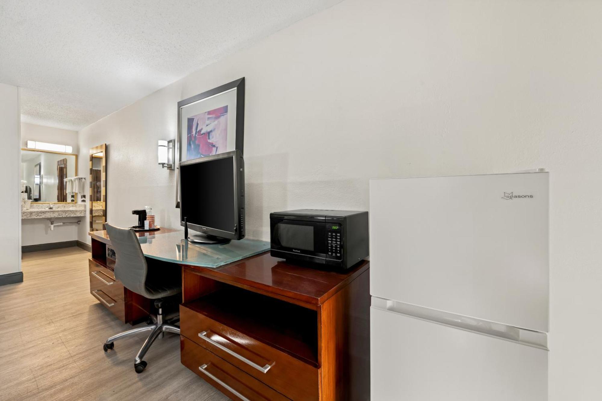 Quality Inn Роки Маунт Екстериор снимка